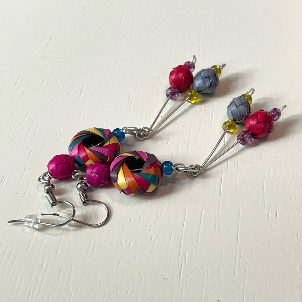 🚨🚨FINAL SALE!!!!🚨🚨 Woven dangle wreath pierced earrings Day of The Dead colorful - Picture 5 of 9